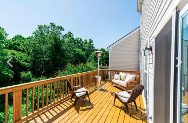 Large and private deck with view of wooded areas - 217 Brushy Creek Ln