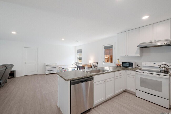 Building Photo - Charming 3- Bedroom in Rosillo Ranch