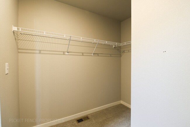 Building Photo - New Townhome in Downtown Johnstown