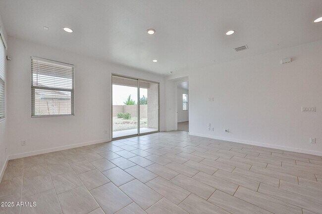Building Photo - 16828 W Evergreen Rd