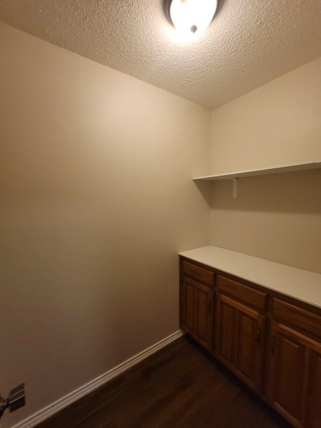 Building Photo - Stunning 3-2-2 in Arlington