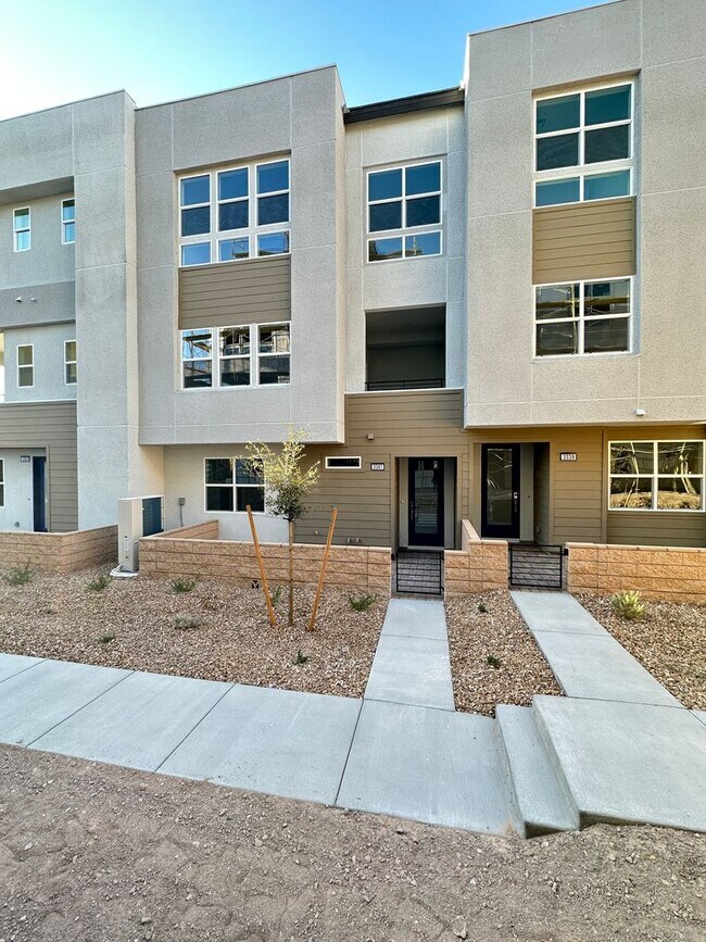 Building Photo - 3341 Esker Rdg Ave