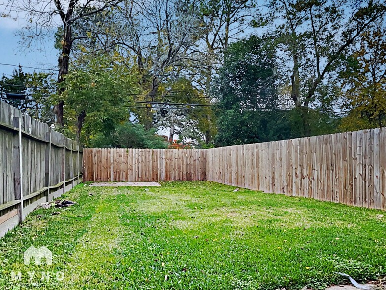 Building Photo - 15218 Wickbriar Dr