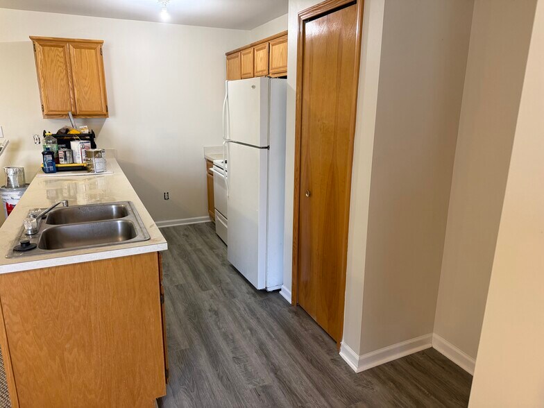 Building Photo - 2216 Frazho Rd