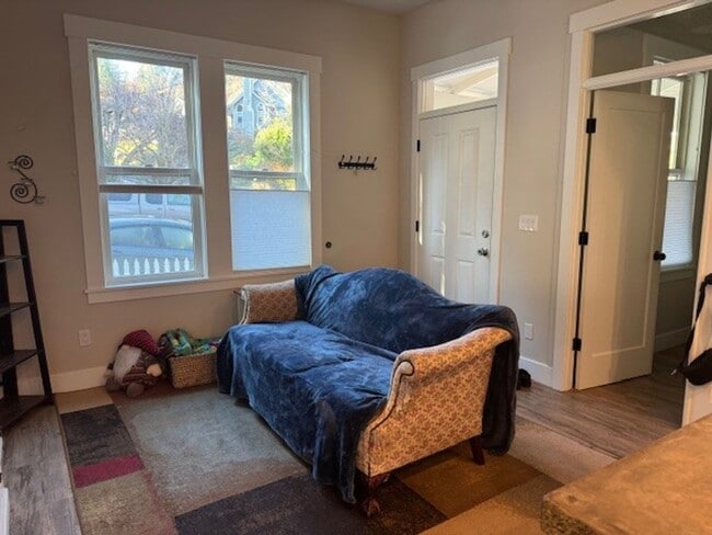 Building Photo - 2 bedroom Victorian era upstairs Flat walk to downtown Nevada City