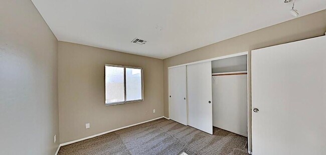 Building Photo - 4 Bedroom, 3 Bath Coming Soon!!
