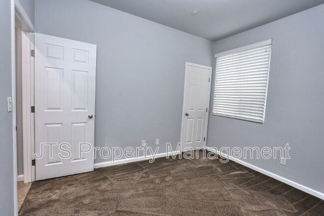 Building Photo - 4086 Pinoche Peak Way