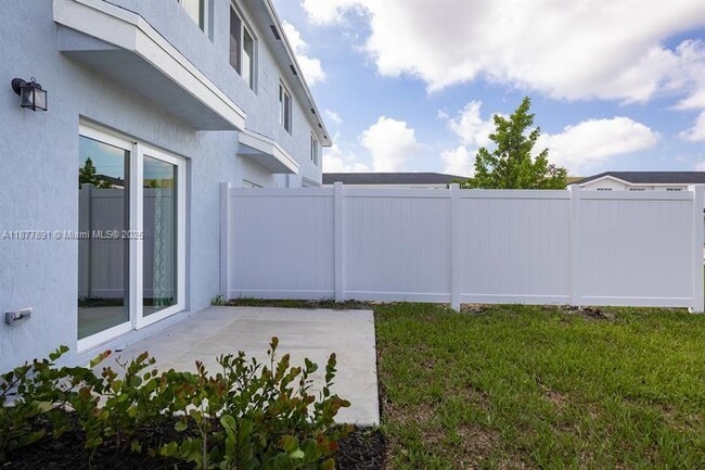 Building Photo - 1040 NW 5th Terrace