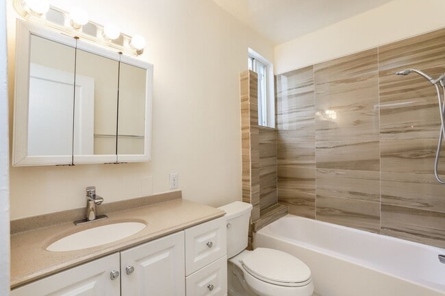 Building Photo - 5 Bed / 2 Bath home in Outer Richmond near...
