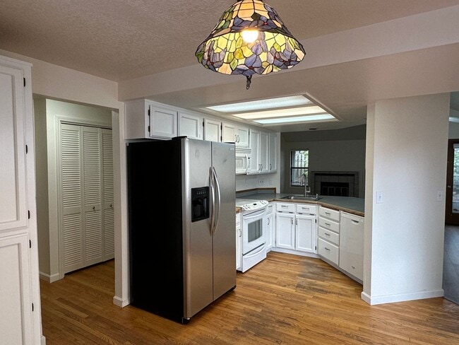 Building Photo - Serene 3 Bed, 2 Bath Gem!