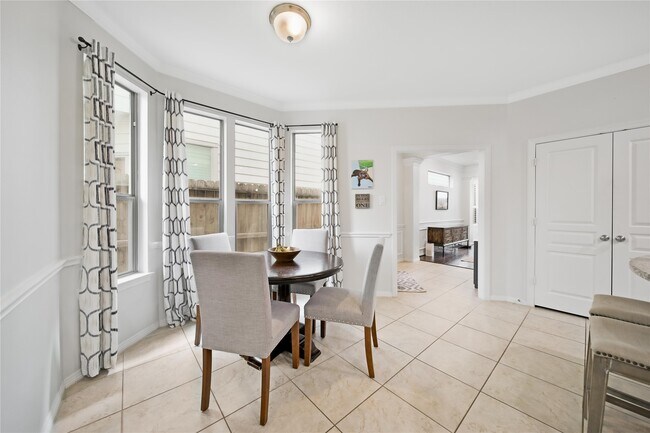 Building Photo - 5309 Larkin St