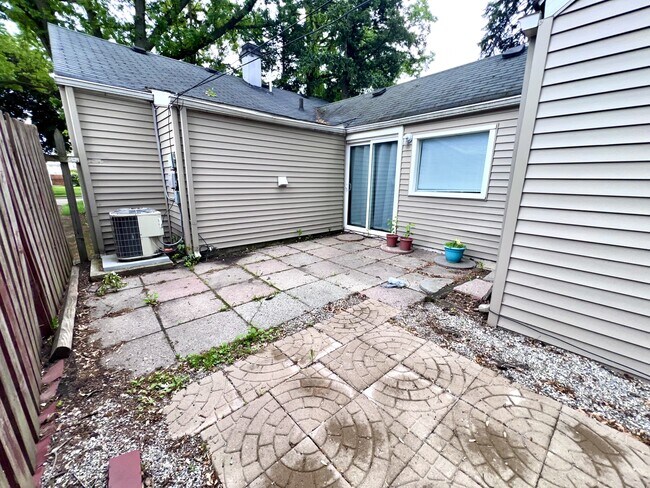 Building Photo - 30105 Alger St