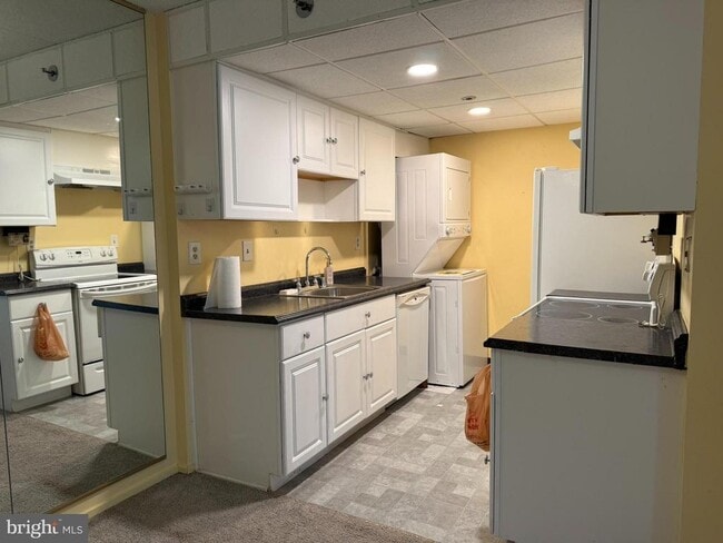 Building Photo - 5911 Edsall Rd