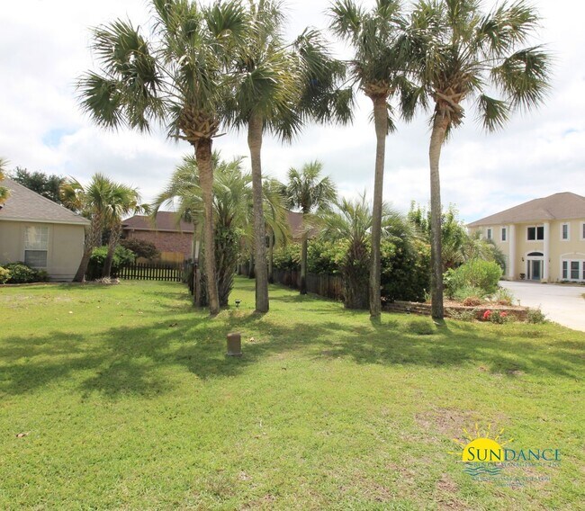 Building Photo - Efficient Solar 4-Bedroom Home in Navarre’s La Fontaine Gated Community with Deeded Beach Access!