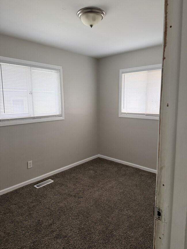 Building Photo - 515 Alton Ave