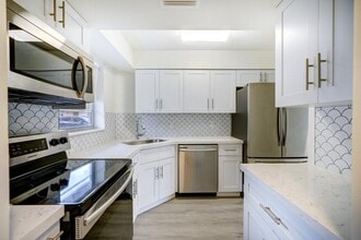 Building Photo - 18081 SE Country Club Dr