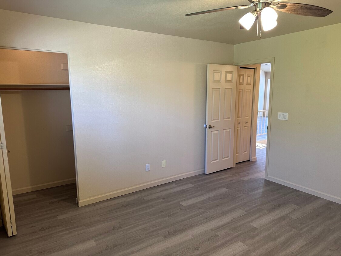 Building Photo - 11456 N Fairway Dr