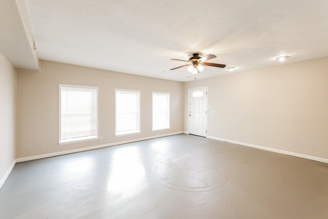 Building Photo - 5827 Alpine Heights Dr