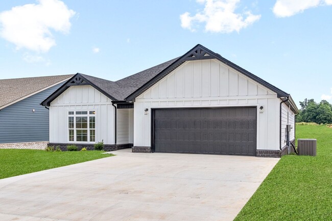 Building Photo - BRAND NEW Open Concept Ranch!