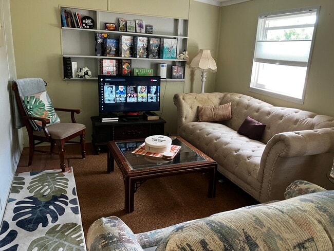 Building Photo - 978 Cedarwood Ave