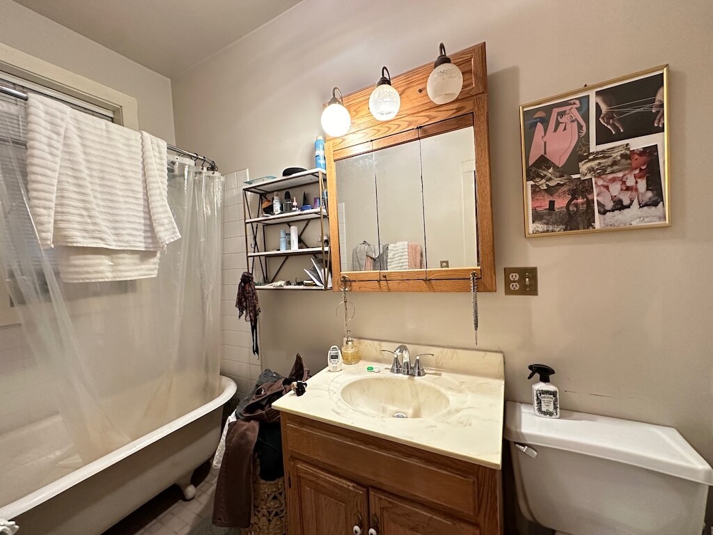 Building Photo - 937 N Hoyne Ave