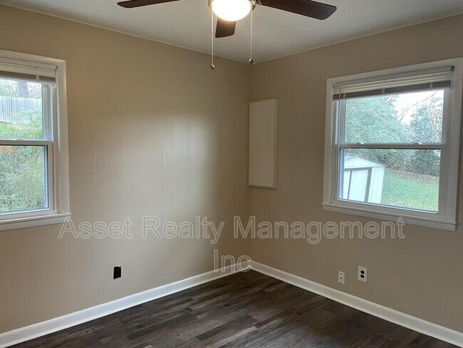 Building Photo - 709 Brookridge Cir SW