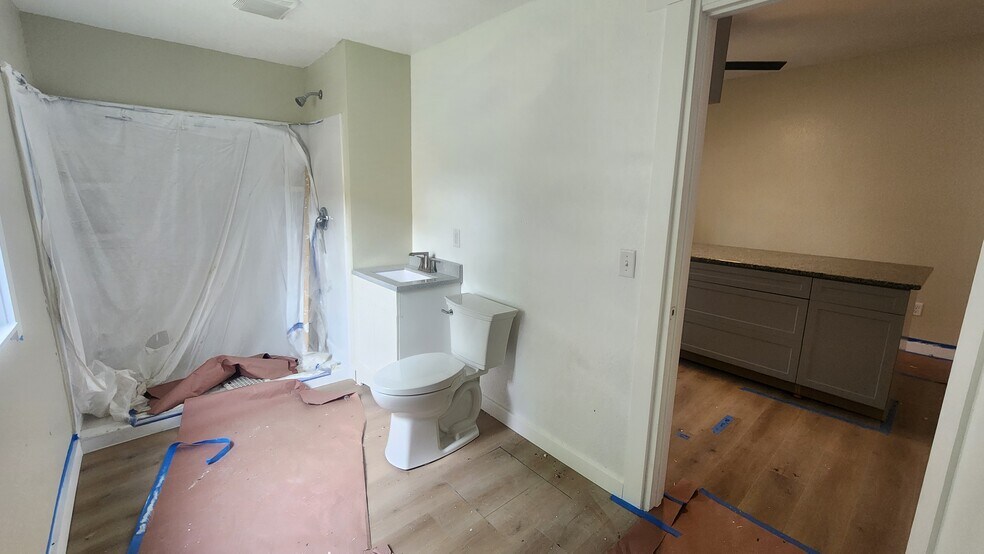 bathroom - 1303 Avon St