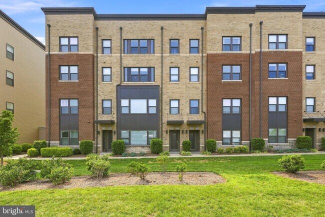 Building Photo - 44824 Tiverton Sq