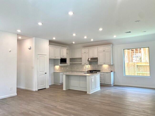 Building Photo - 35428 Woodtrace Cir