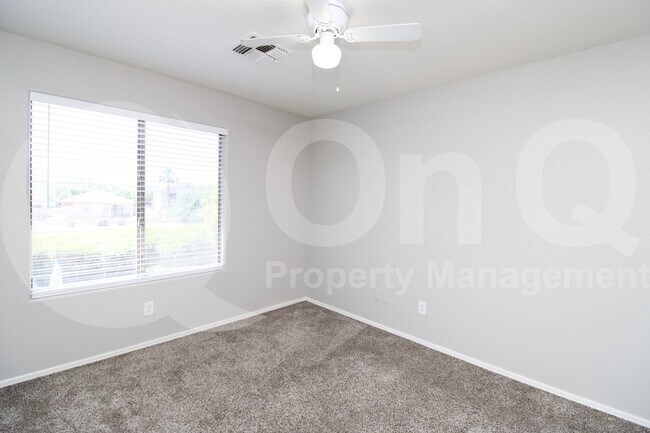 Building Photo - 1467 E Chestnut Ln