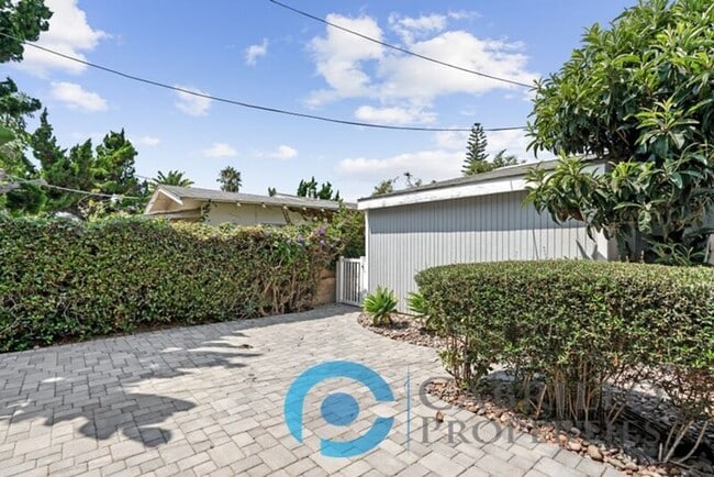 Building Photo - 629 Bonair Way