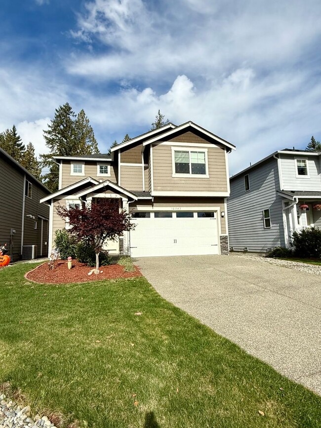 Building Photo - 3 Bedroom 2.5 Bath in Desirable Silverdale...