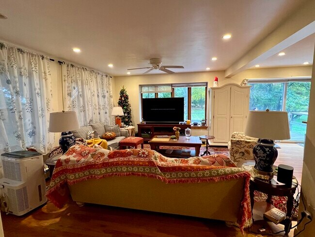 Building Photo - 46 Auburndale Ave