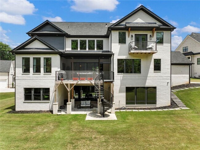 Building Photo - 566 Versailles Dr
