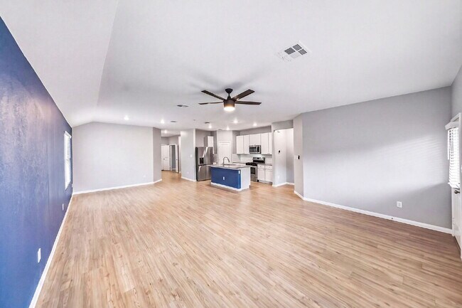 Building Photo - NO CARPET! Up to 1 Month Free Rent with 18-24 Month Lease! No Security Deposit Programs Available.