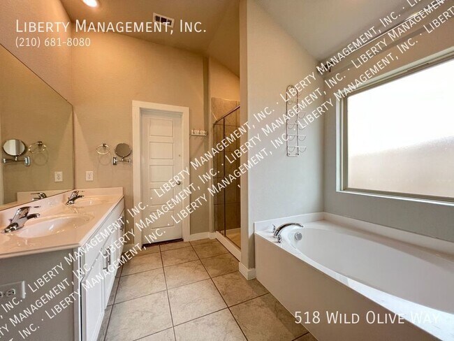 Building Photo - 518 Wild Olive Wy