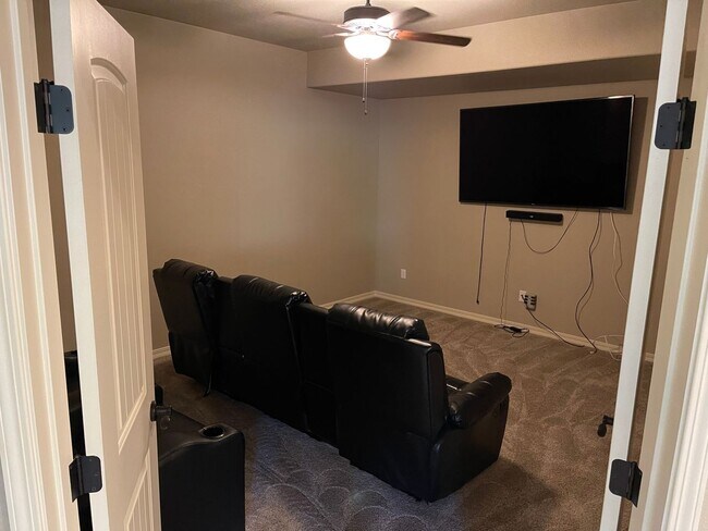 Building Photo - AMAZING TOWNHOME RIGHT OFF NORTH GATE CLOSE TO AFA & MONUMENT!!!!!!