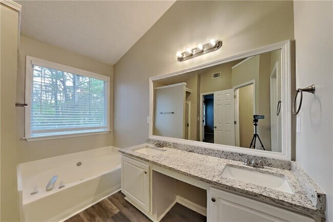 Building Photo - 5197 Running Doe Dr