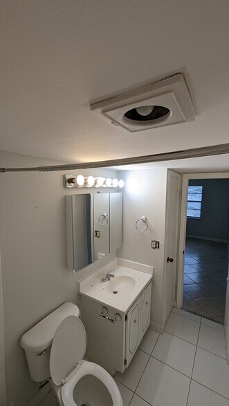 Master Bath - 3777 NW 78th Ave