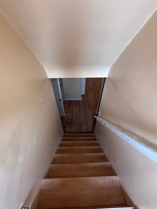 Building Photo - Hikes Point 3+ bedroom home with finished basement and garage