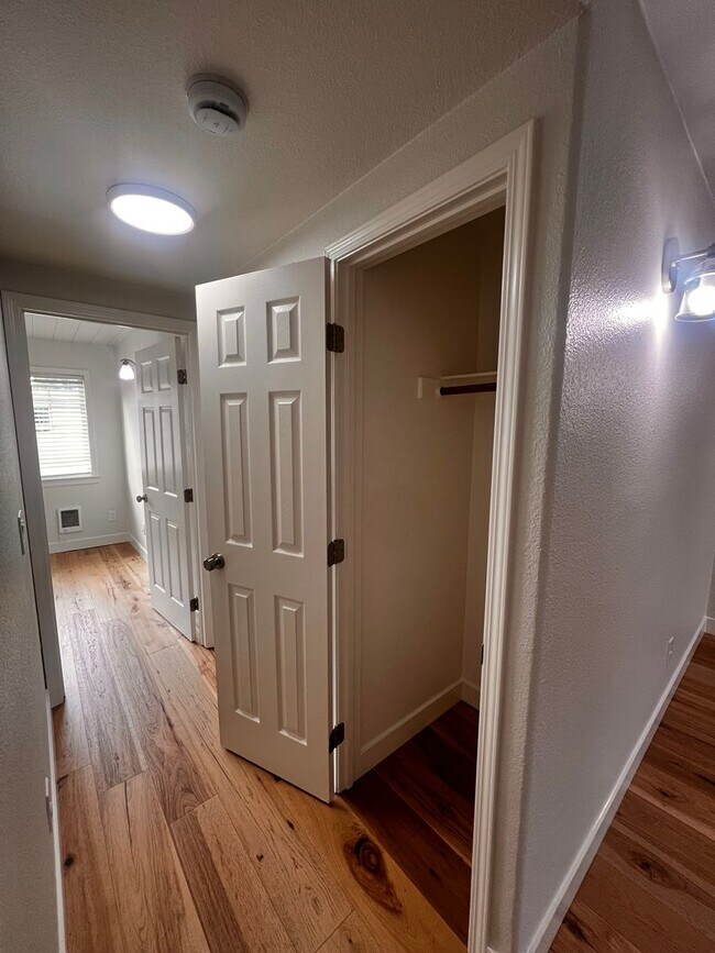 Building Photo - 2 bedroom 2 bath in Concord
