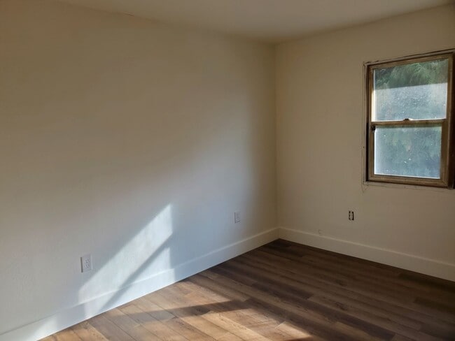 Building Photo - Everything Is Brand New!