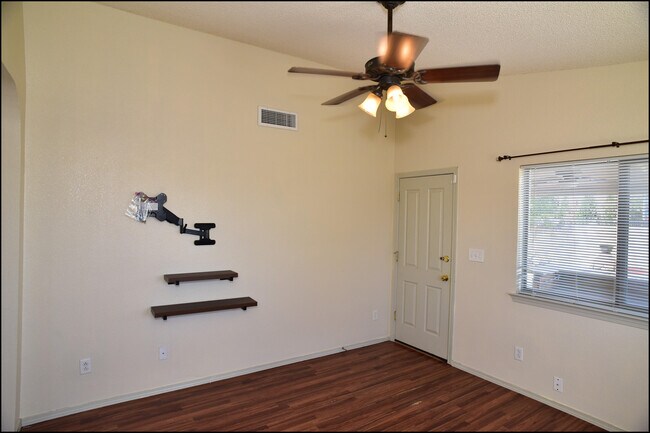 Building Photo - 14325 Island Point Dr