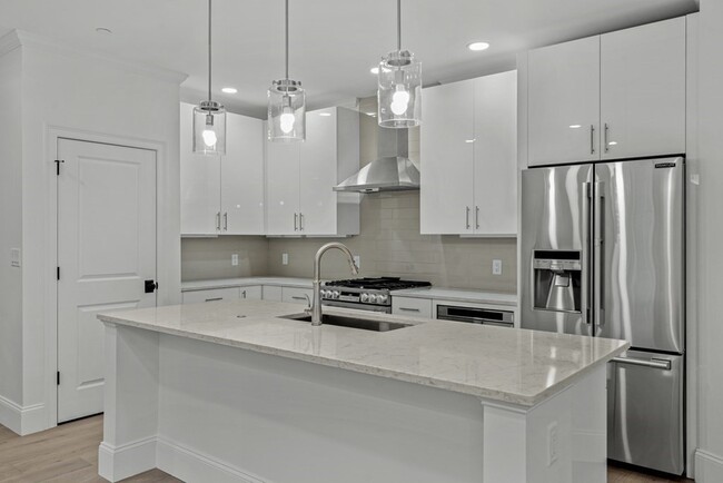 Building Photo - 19 Lily Pond Ln