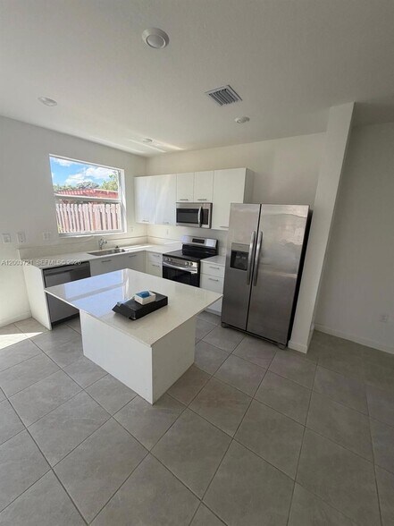 Building Photo - 12148 NW 24th Pl