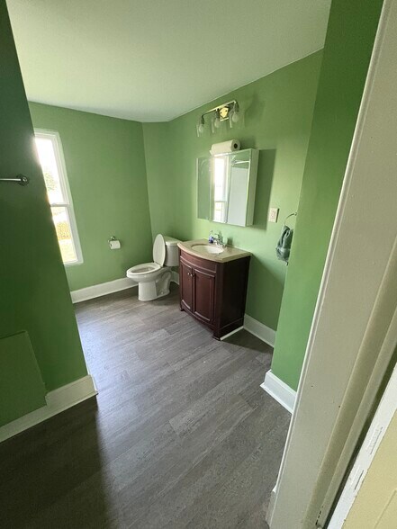 First floor bathroom - 6455 Lithopolis Rd