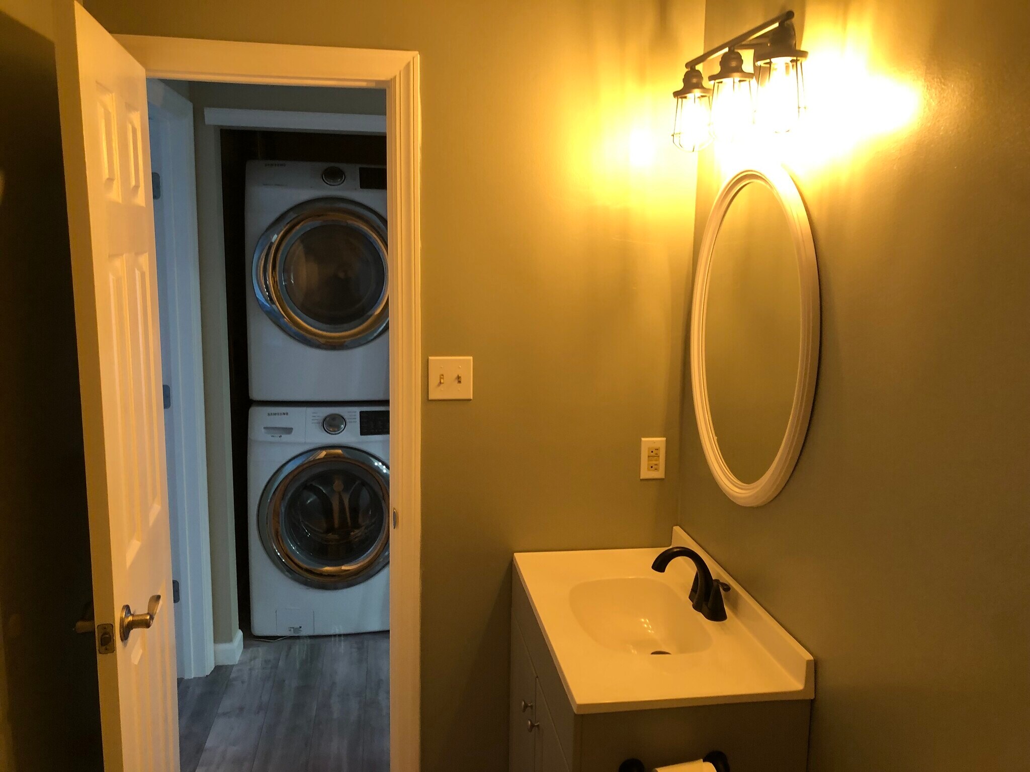 Building Photo - 290 Heather Croft