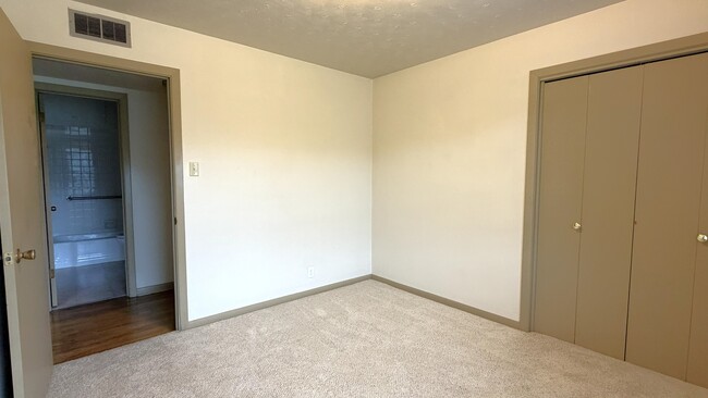 Building Photo - 1805 Waterloo Ave