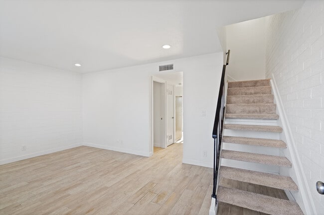 Building Photo - 2308 N 10th Ave