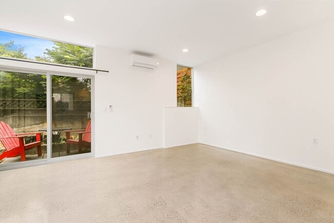 Building Photo - 3 Bedroom Modern Industrial Townhome with City Views & Rooftop Oasis